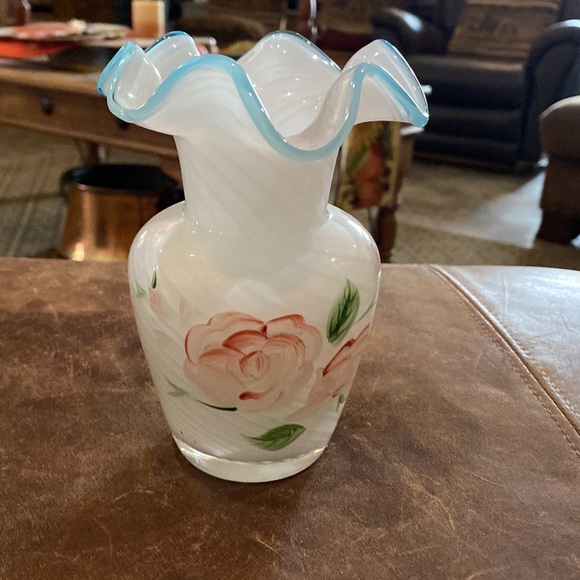 Vintage FENTON Handpainted Roses White Swirl Glass 6" Vase Blue Ruffled Top - Picture 3 of 7